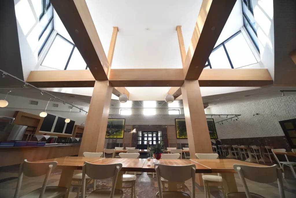 Gdzie zjeść w Jasnej Górze? Odkryj najlepsze miejsca na posiłek