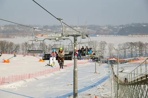 Narty Mazury atrakcje - najlepsze stoki i zimowe przygody czekają